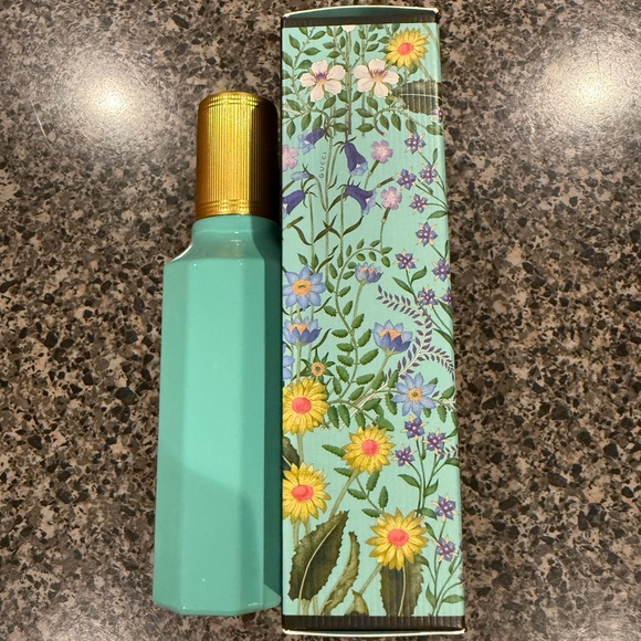 Flora Gorgeous Jasmine Eau
de Parfum - Picture 8 of 9